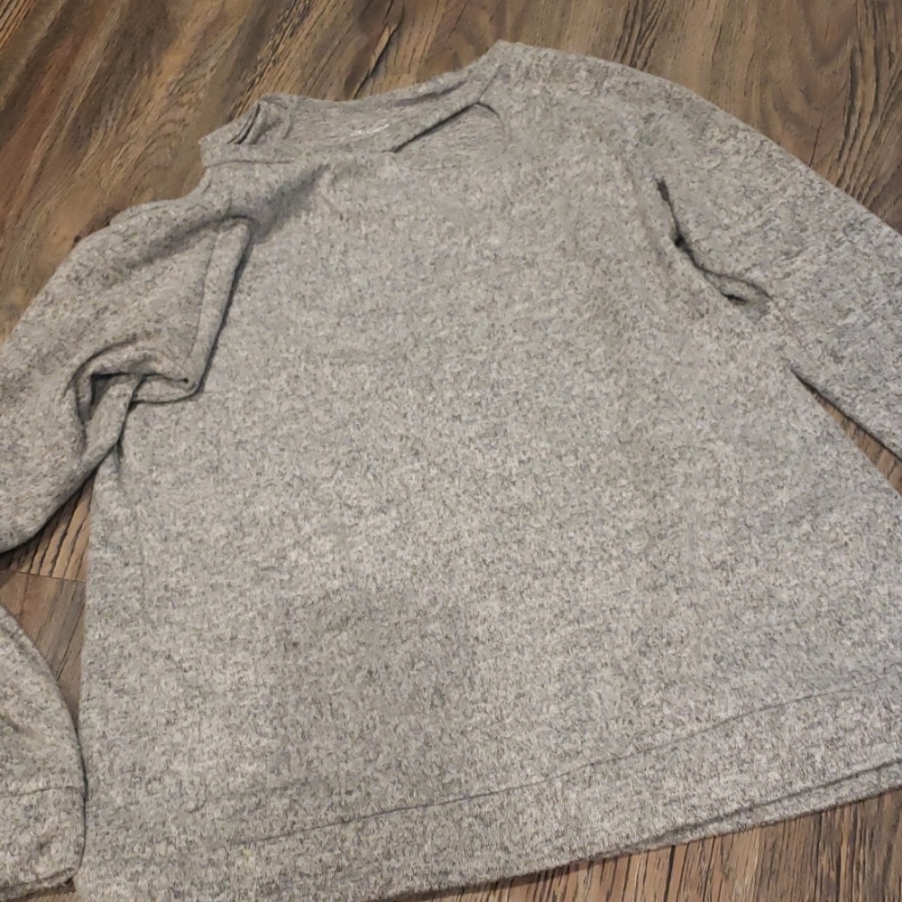 Open shoulder long sleeve top